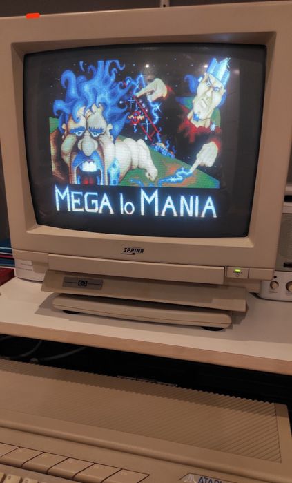 Atari 1040STF   1MB