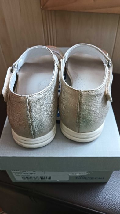 skórzane sandałki korenecki rozmiar 35