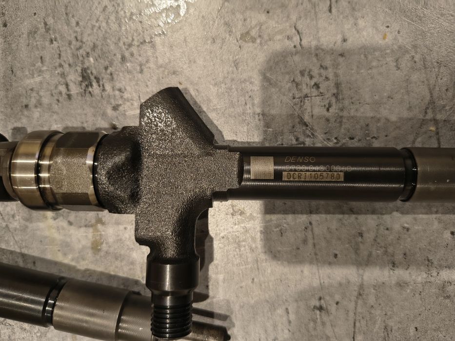 Wtryski Denso kupione Nowe rok na aucie Mazda 5 2.0 145 koni