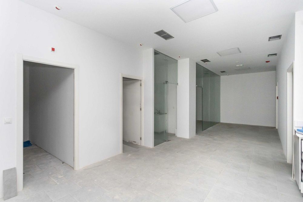 ALUGA-SE Espaco Comercial renovado 600 m2 open Space Massama