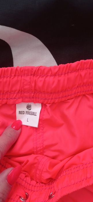 Neonowe cienkie szorty logowane Adidas