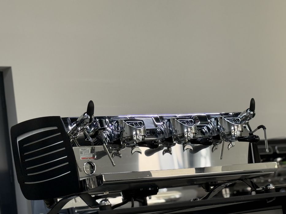 Професійна кавоварка Victoria Arduino VA 388 Black Eagle T3