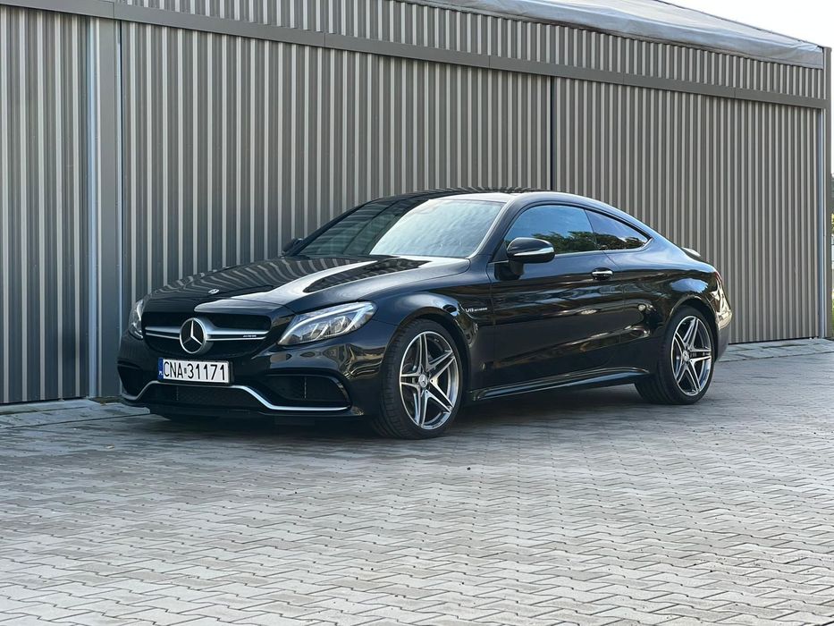 Mercedes-Benz Klasa C Coupe AMG C63 V8 czarna i śliczna
