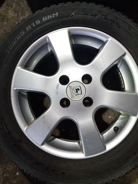 Комплект легкосплавных дисков 4*100-15 на шинах 185/65-15