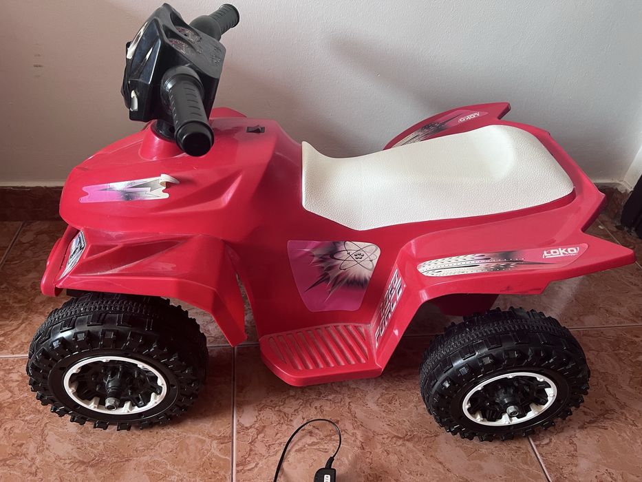 Carro elétrico infantil de brincar