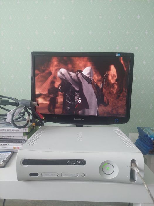 Працююча Xbox 360  ЧИТАЄМО ОПИС тільки тушка консоль ікс бокс приставк