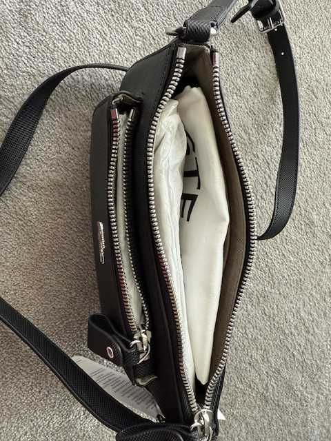 Carteira LACOSTE Nova com etiqueta