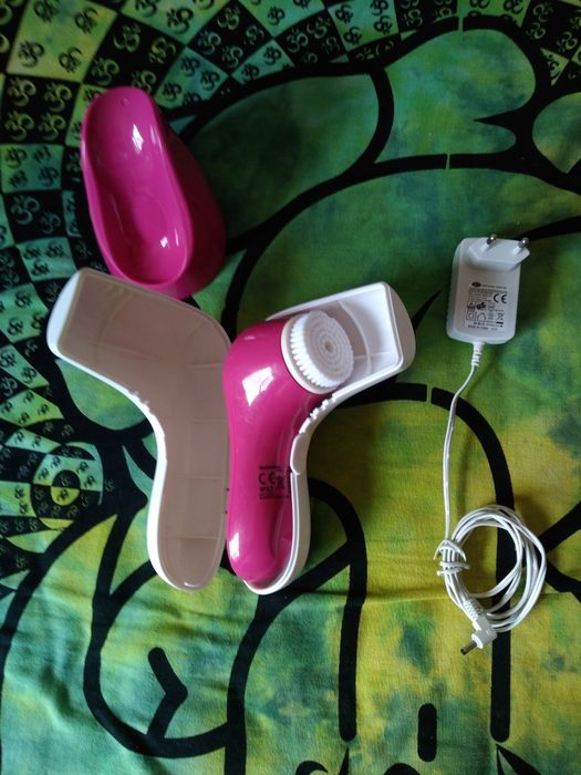 Escova de limpeza facial a ultrassom