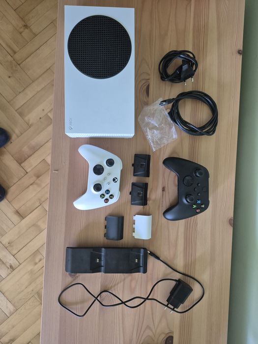 XBOX  series S 512GB. Bardzo mało używany