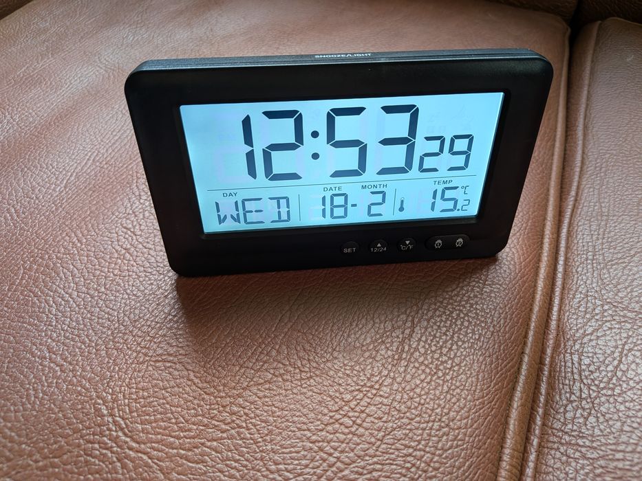 Relógio digital com despertador