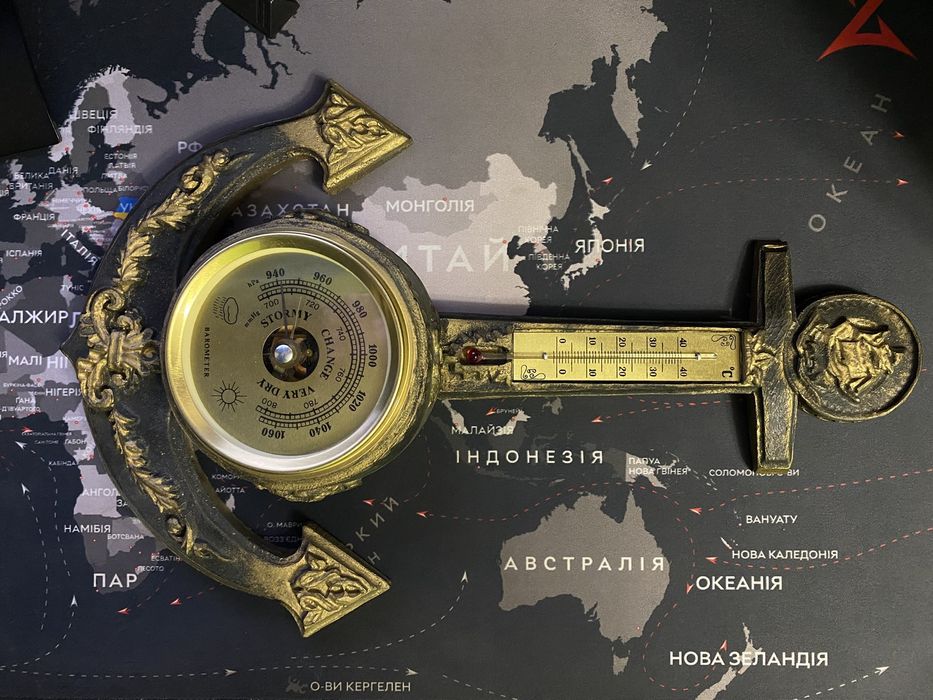 Барометр з термометром в якорі СРСР.