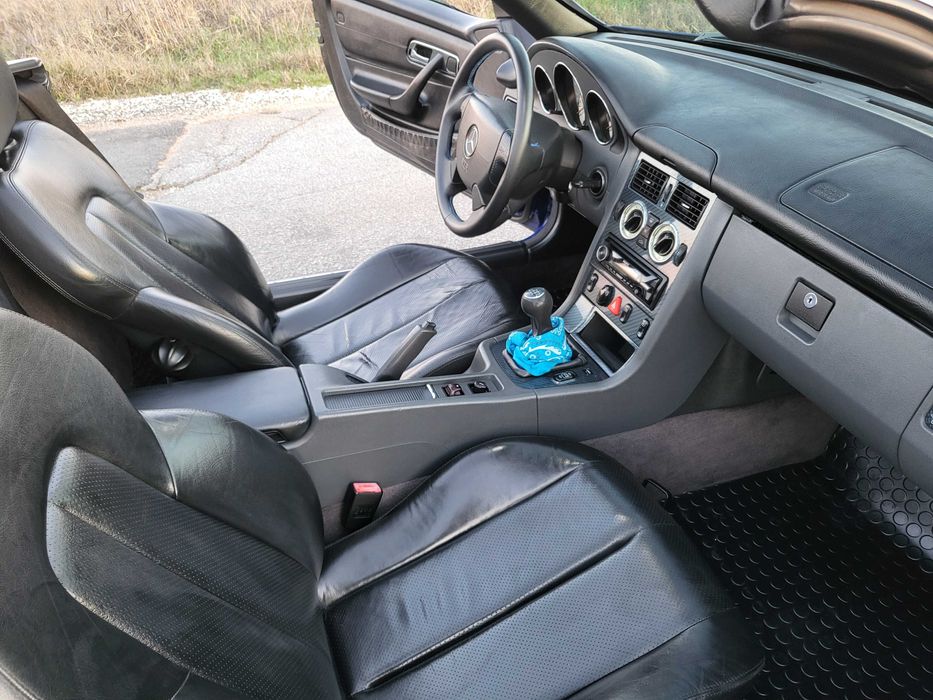 "Mercedes SLK: potência, elegância e performance ao seu alcance."