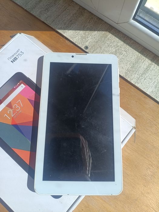 Планшет Bravis nb 753