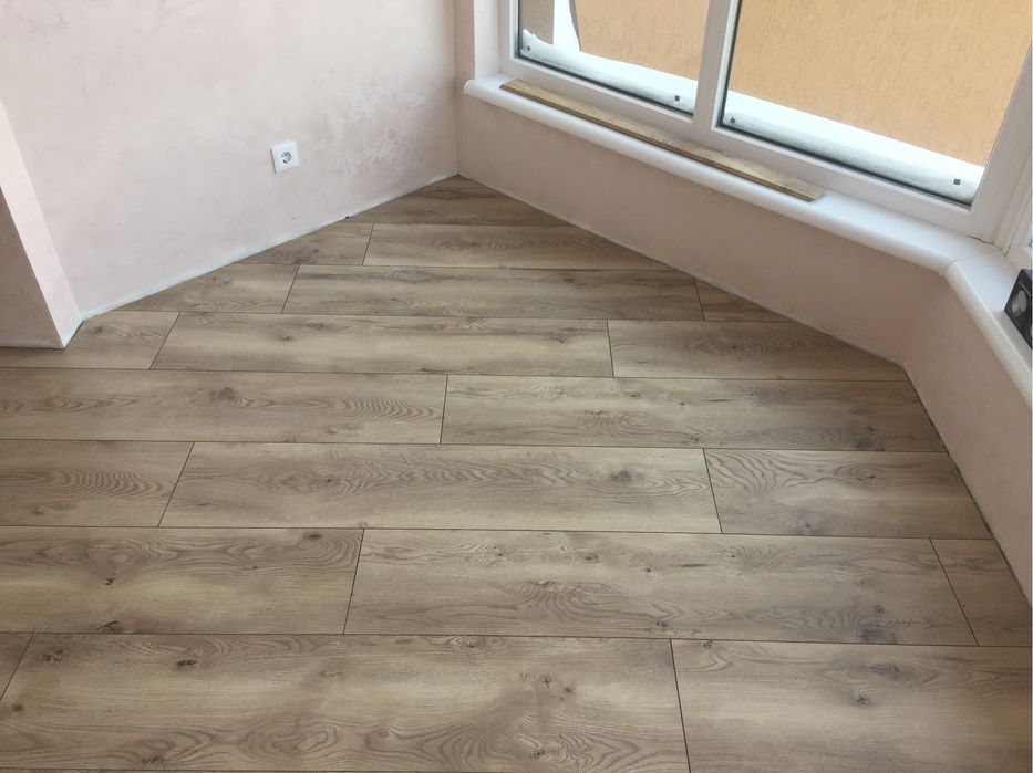 Укладка ламіната плінтусів демонтаж