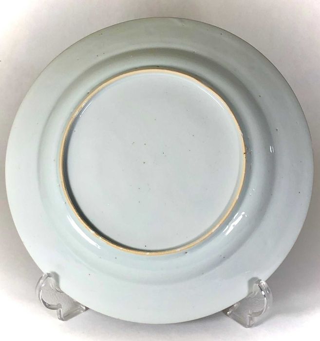 Prato de porcelana chinesa antiga, c. 1720, período Kangxi, com pavão