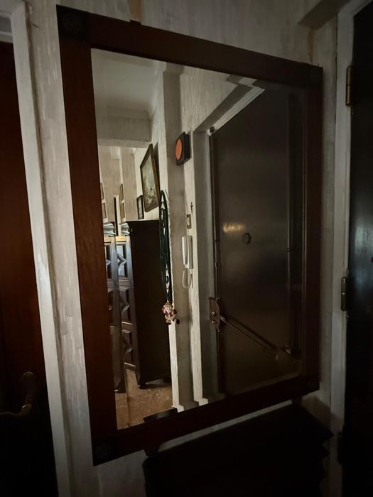 Espelho com moldura madeira