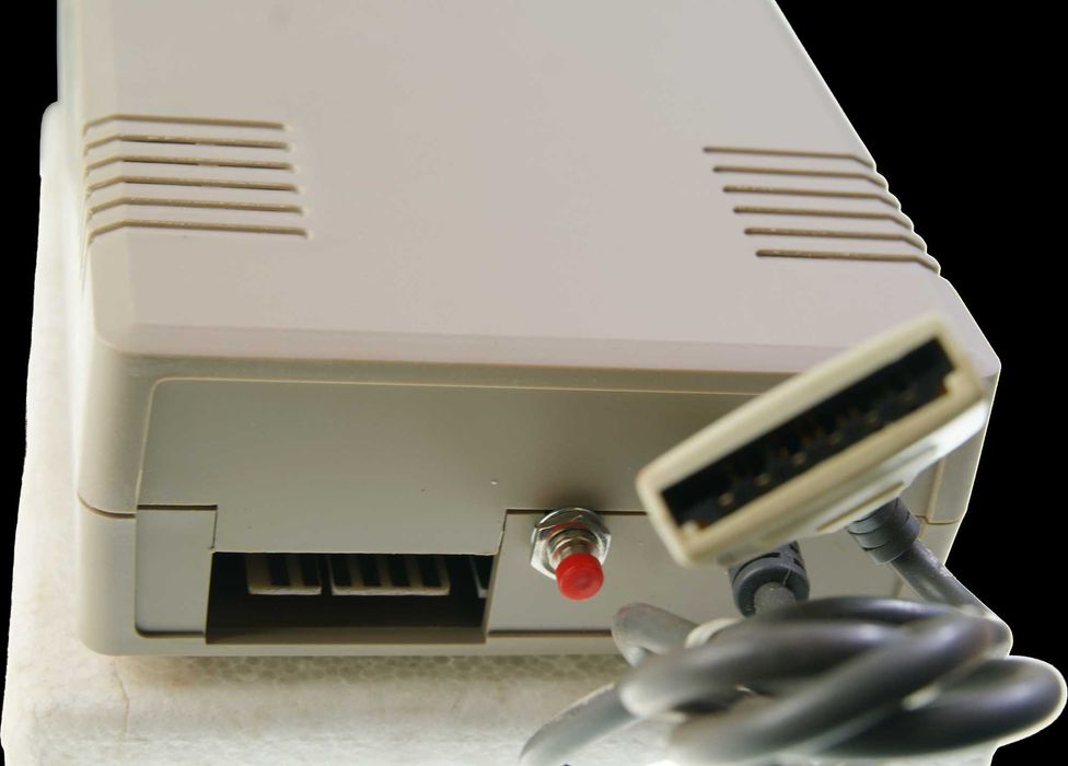 Quick Data Drive do Commodore 64 / VIC20