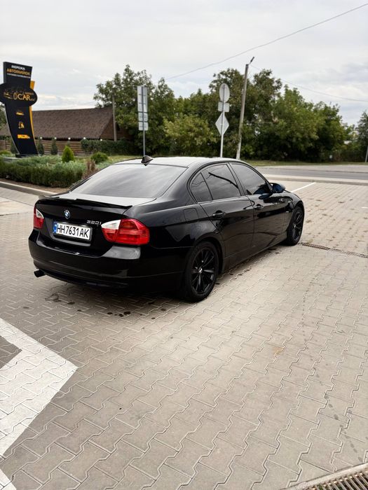 Продам BMW e90 2.0 бензин