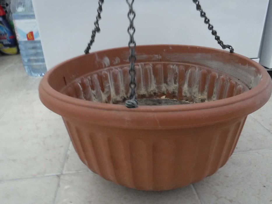 Vaso de metal e vaso para suspender - Oferta de outros vasos usados