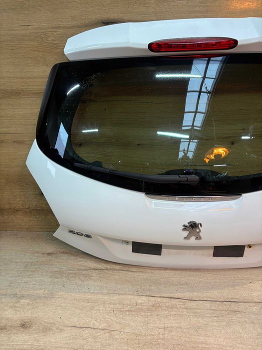 klapa bagażnika peugeot 208