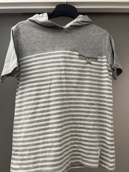 T-shirt z kapturem dla chłopca na 146 cm.