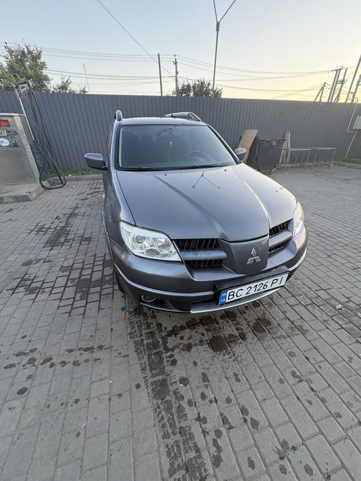 mitsubishi outlander 1