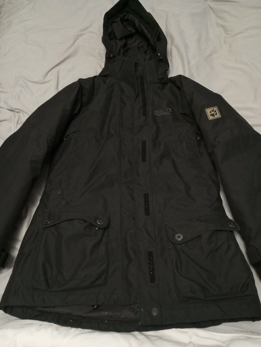 Жіноча пухова куртка.