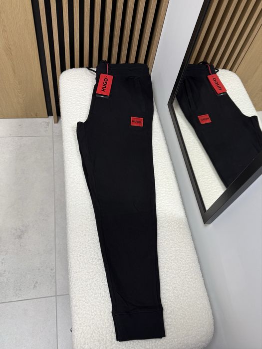 Spodnie dresowe meskie Hugo Boss - rozm M - bawelna