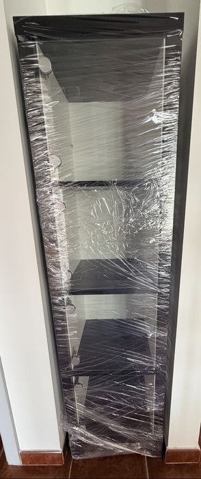 Kallax c/ portas de vidro e pés
