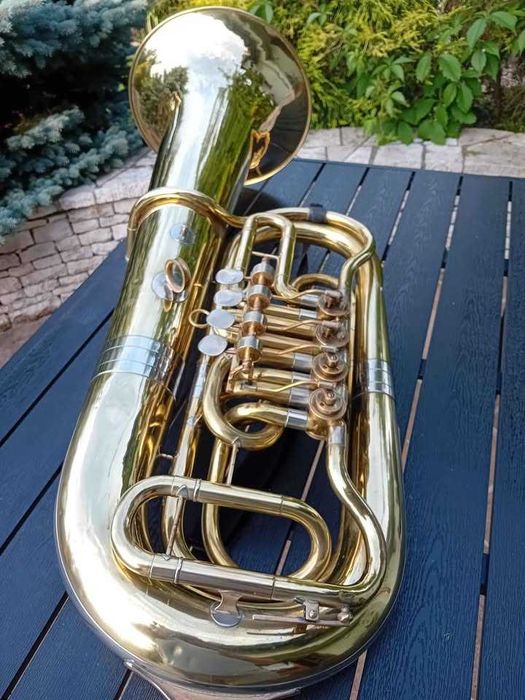 Tuba basowa Es Amati Kraslice