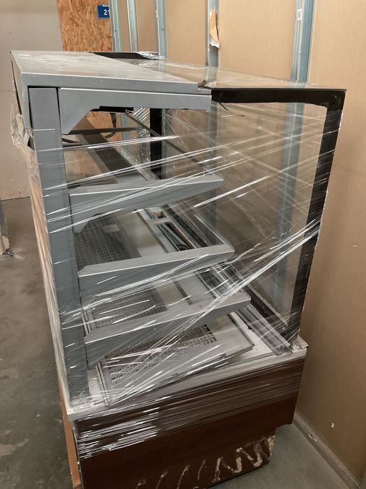 Gastronomiczna witryna chłodnicza