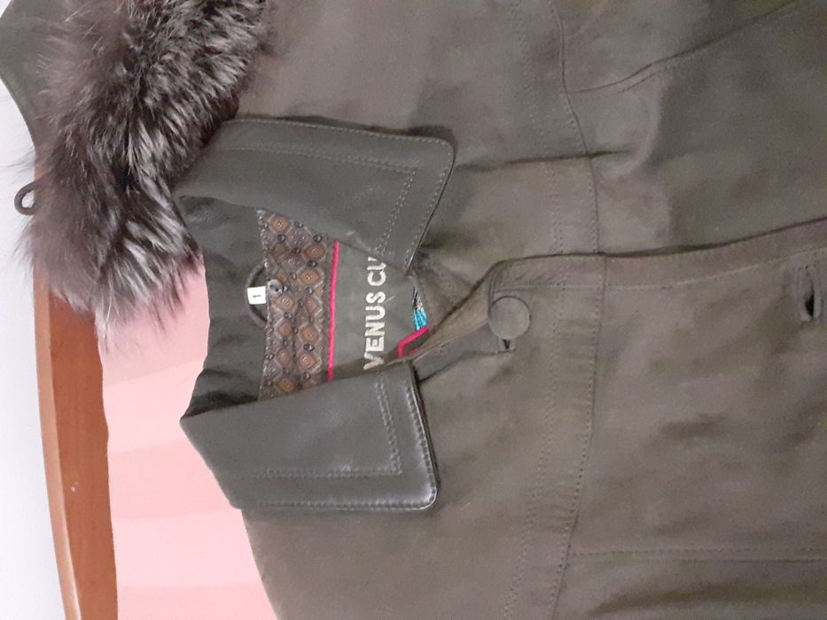 Casaco comprido em pele