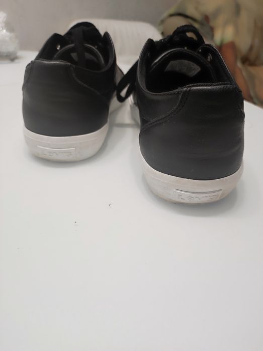 Продам кеди Levi's розмір 42 б/у