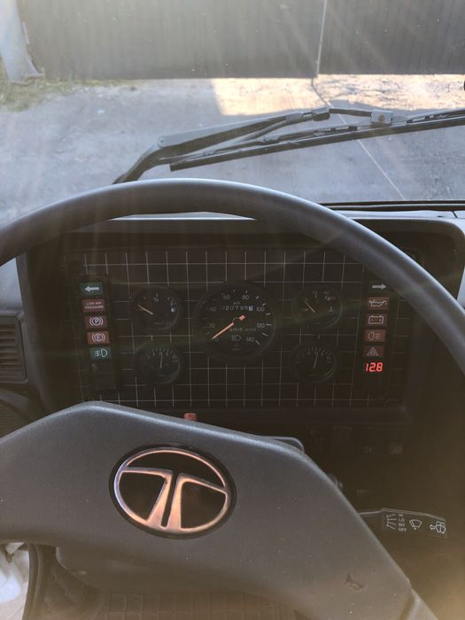 Продам евакуатор-маніпулятор TATA