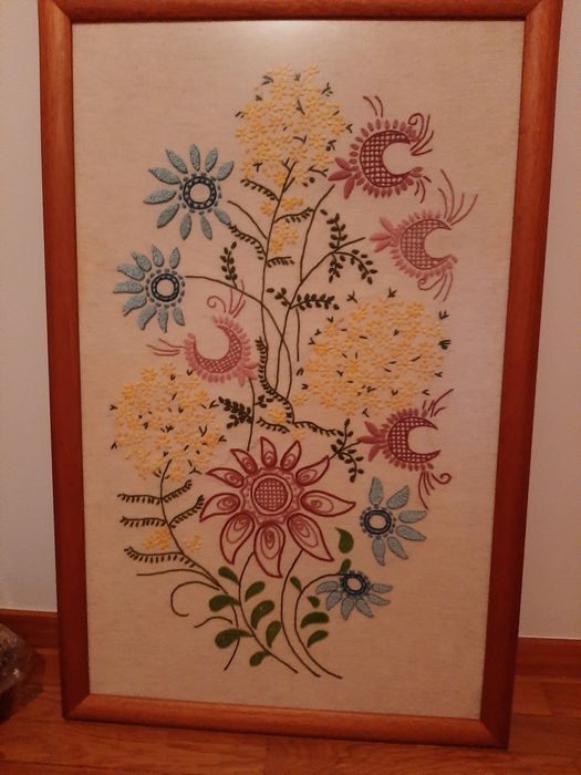 Venda quadro bordado à  mão, novo, muito lindo,.