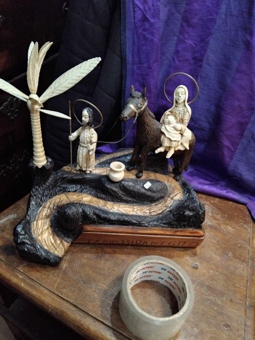 A fuga para Egito escultura secxix  em materiais e madeiras nobres e p
