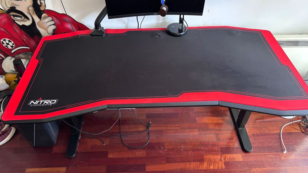 Secretária Gaming Nitro Concepts XL (170x75cm) + Tapete Inte