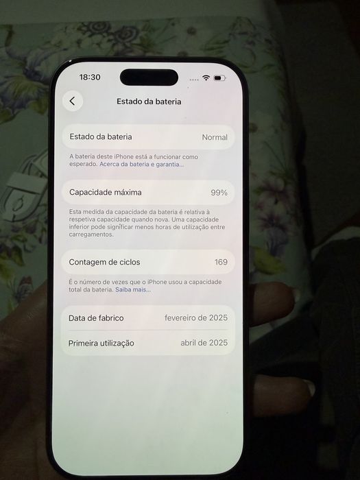 iPhone 16 Pro 128GB Dourado – Como Novo, Sem Riscos + Carregador Novo