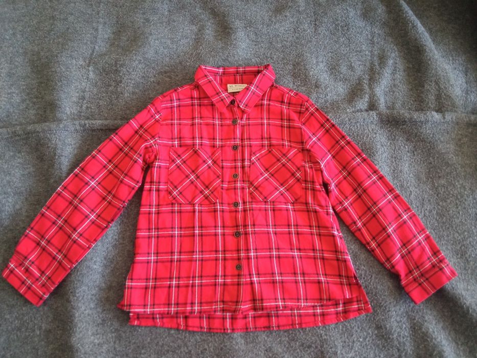 Сорочка бренду LC Waikiki на 6-7 років