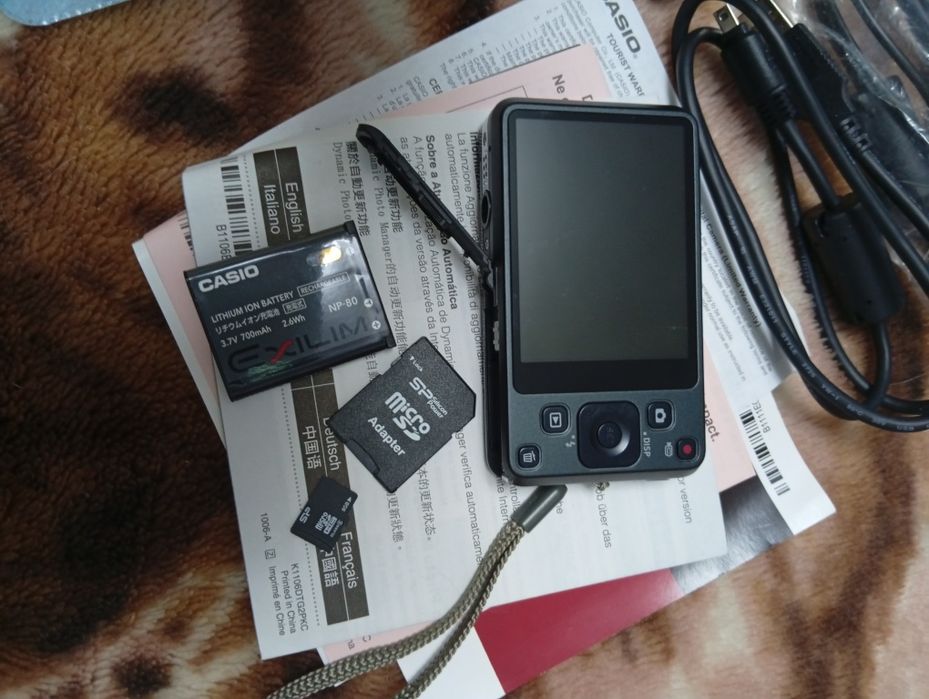 Фотоаппарат Casio EX-Z800. Стан нового.
