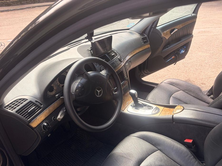 Mercedes-Benz Avantgarde E 220 CDI Automático | 2006 | Preto | 280.000 km | Muito estimado