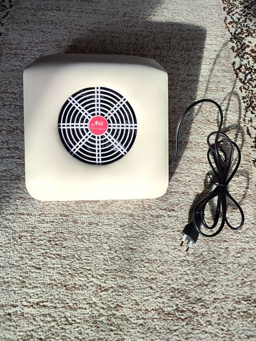 Настольная вытяжка с мешком для сбора пыли.