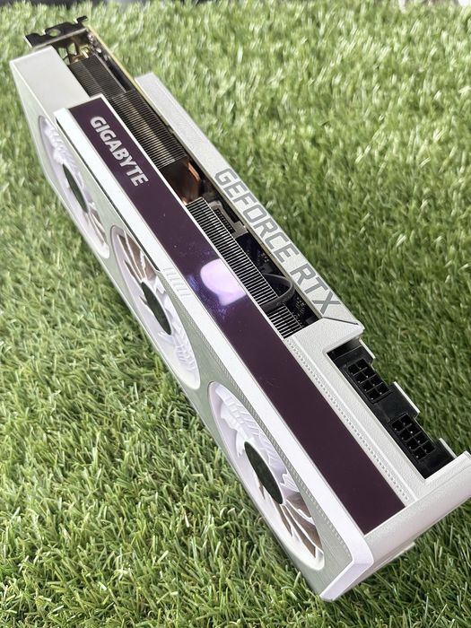 Gigabyte RTX 3080 Vision OC 10GB Branca – Como Nova