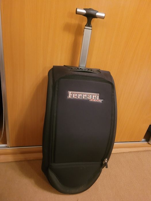 Walizka na kółkach Ferrari nowa. Wysuwana rączka na podróż do samolotu