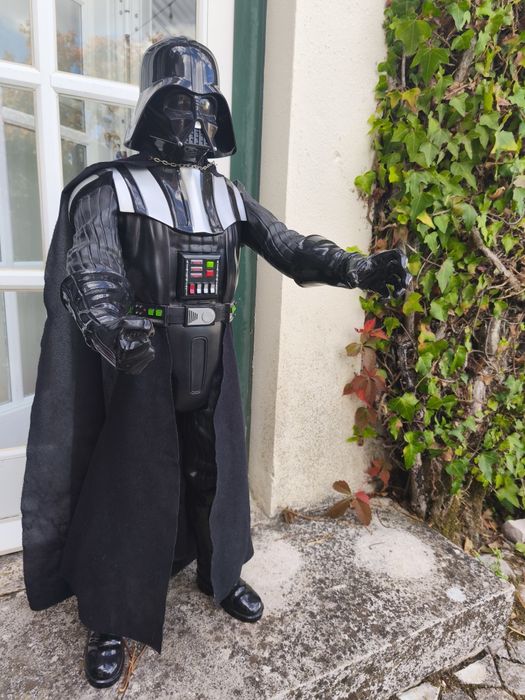 Figura Darth Vader 80 cm, c/ Som e Sabre de Luz – Ótimo Estado