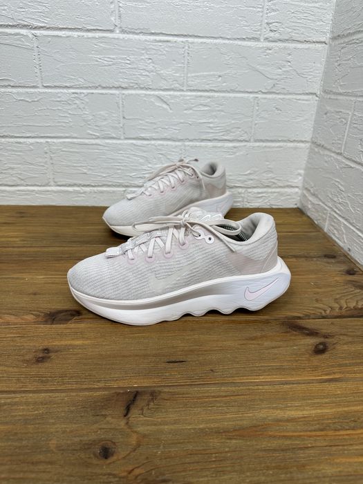 Жіночі кросівки Nike motiva original 40
