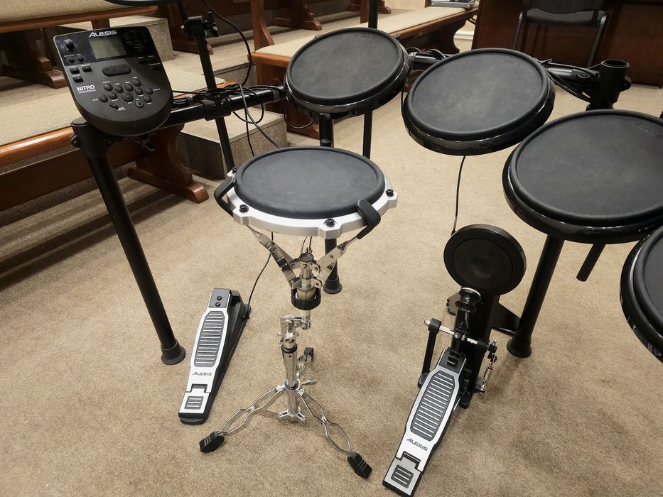 Alesis nitro mesh kit електронні барабани