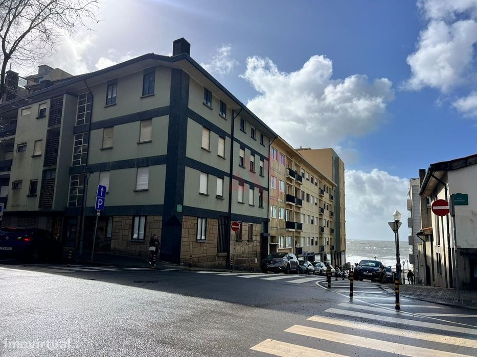 Apartamento T4 + 1 Duplex para Restauro | Foz do Douro | 132 m² | 600.