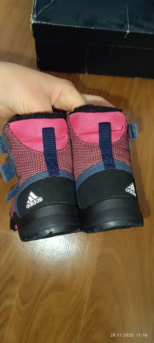 Зимові чобітки для дівчинки у чудовому стані з коробкою