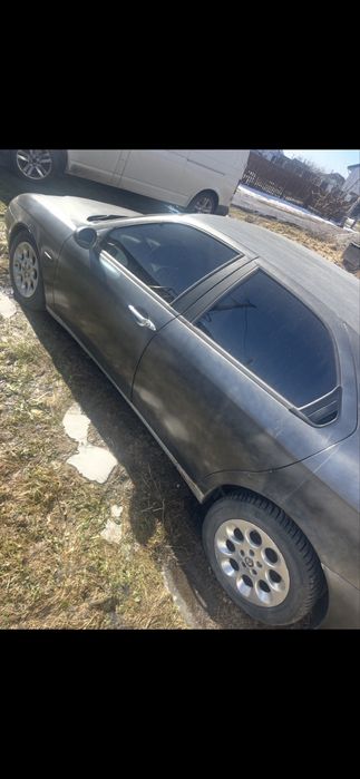 Авто Alfa romeo .